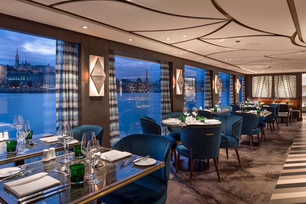 Uniworld SS Elisabeth - Restaurant.jpg